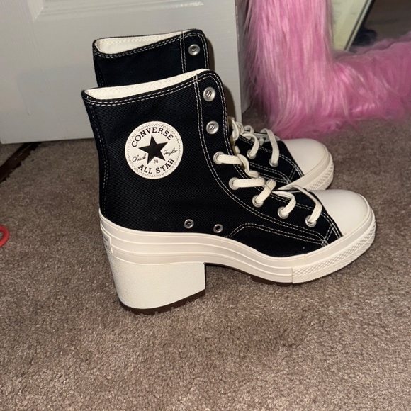 Converse size 9 - Picture 2 of 2